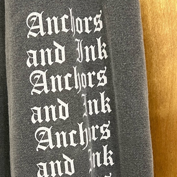 Anchors and Ink Tatoo Studio Graphic Sweatshirt L - Picture 3 of 5